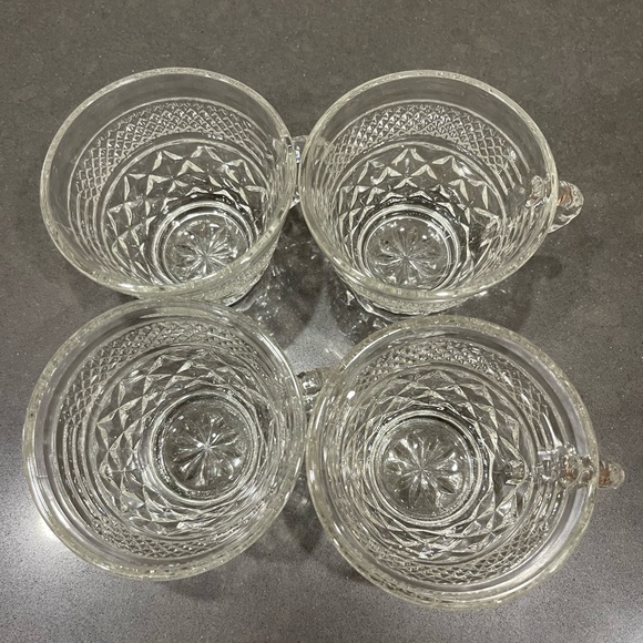 VINTAGE INDIANA GLASS CLEAR DIAMOND POINT SET OF 4 CUPS. - Picture 3 of 3